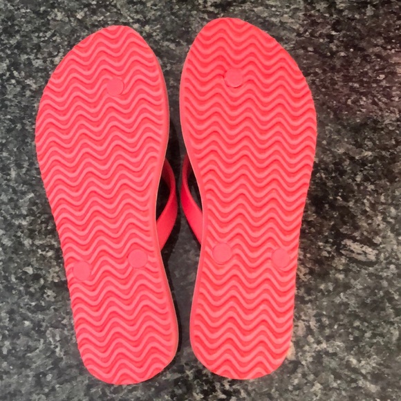 Vera Bradley Flip Flops - Picture 2 of 2